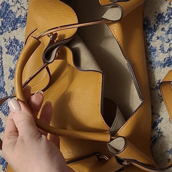 Sondra Roberts squared tan purse - Picture 5 of 7